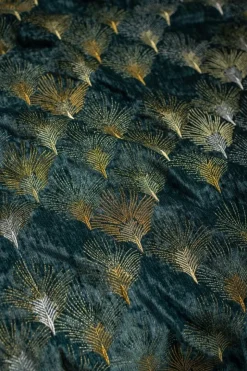Copriletto Peacock in Velluto Ricamato